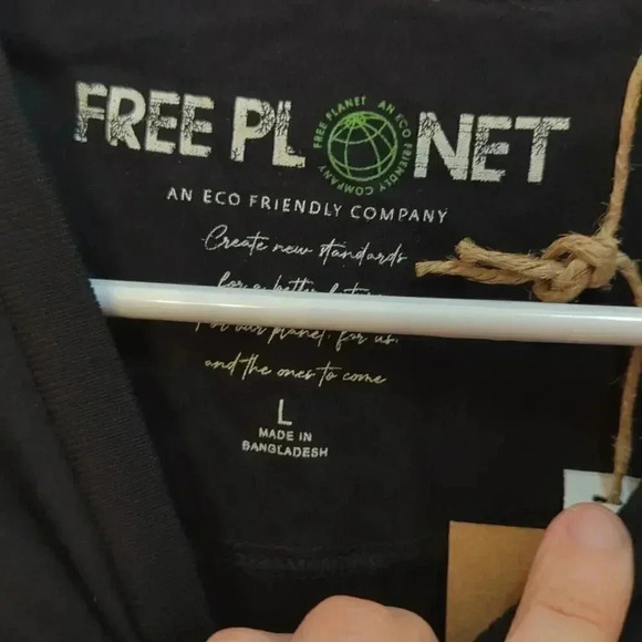 FREE planet skull Short sleeve top - Picture 3 of 8